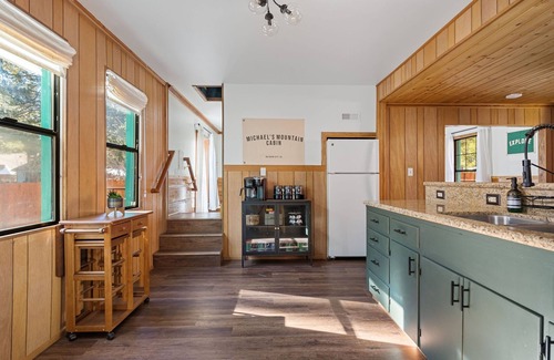 Peter Pan Cabin | Charming Cabin w/Spa. Private Yard. RV/Boat Parking. Near Slopes & Snow Play