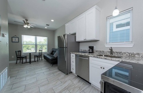 San Leon House | Charming cabin with full kitchen! Unit 2/6