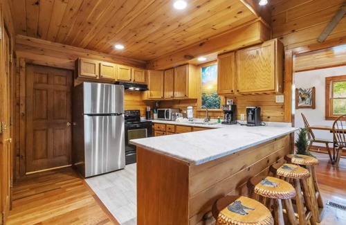 Banner Elk Cabin | Charming Cabin with Seasonal Views