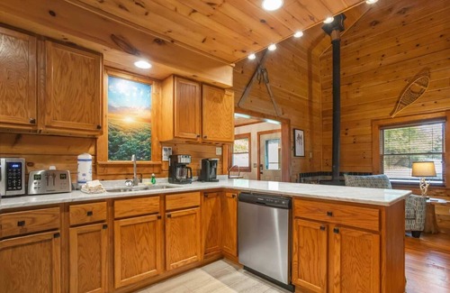 Banner Elk Cabin | Charming Cabin with Seasonal Views
