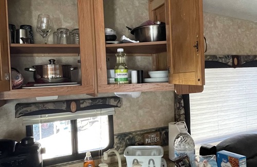 Rolando Park House | Charming Camper in Prime La Mesa Location – WiFi & inside parking Included