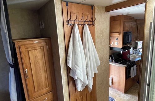 Rolando Park House | Charming Camper in Prime La Mesa Location – WiFi & inside parking Included