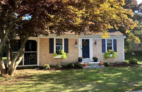 Mattapoisett House | Charming Cape in Mattapoisett Village