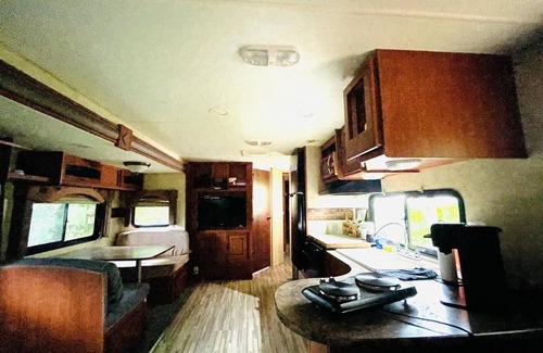 Homestead House | Charming Caravan in the Little Jungle by Legnalife, Homestead with WiFi, AC