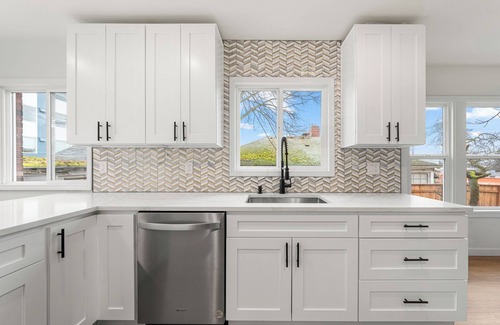 Greenwood House | Charming central Greenlake Seattle location with AC sleeps 6