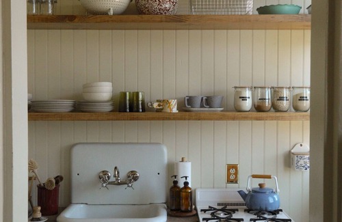 Albion Cottage | Charming centrally-located 3-bedroom cottage on the coast with Albion river view