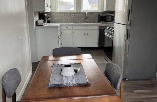 Ashland House | Charming Century House - Next Door to Ashland University