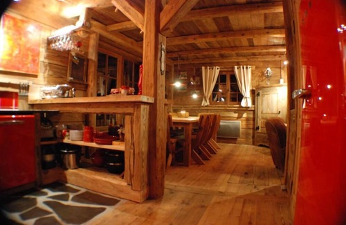 Les Lindarets Ski Chalet | Charming chalet South-facing view In the heart of the Portes du Soleil