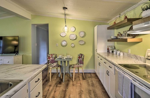 Charleston Cottage | Charming Charleston Cottage: 2 Mi to Folly Beach!