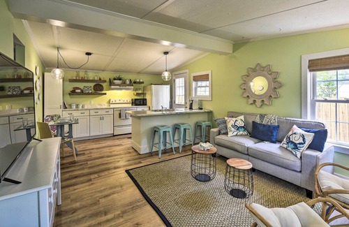 Charleston Cottage | Charming Charleston Cottage: 2 Mi to Folly Beach!