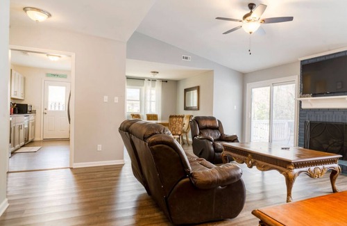 Toddville Road House | Charming Charlotte Getaway, Quiet Cul-de-Sac, Big Deck, Near Uptown & Airport