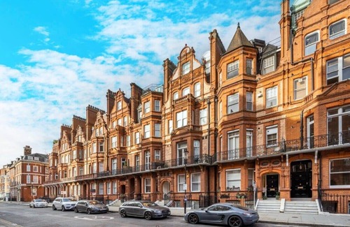 Chelsea Apartment | Charming Chelsea Studio with Victorian Elegance