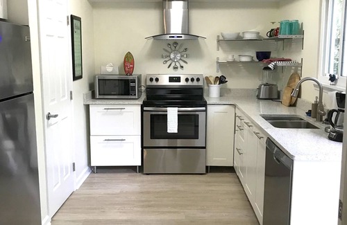 Chic's Beach House | Charming Chic's Nest