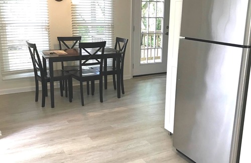 Chic's Beach House | Charming Chic's Nest