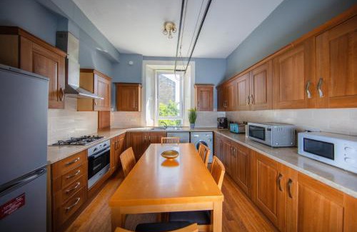 Newington Apartment | Charming City Escape by the Meadows