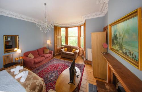 Newington Apartment | Charming City Escape by the Meadows