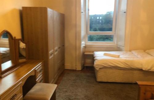 Newington Apartment | Charming City Escape by the Meadows