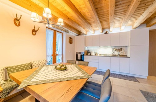 Alleghe Apartment | Charming Civetta Apparent Alleghe Dolomiti