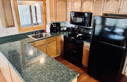 Clayton Cabin | Charming Clayton Cozy Cottage, 3/2 in town, minutes to everything