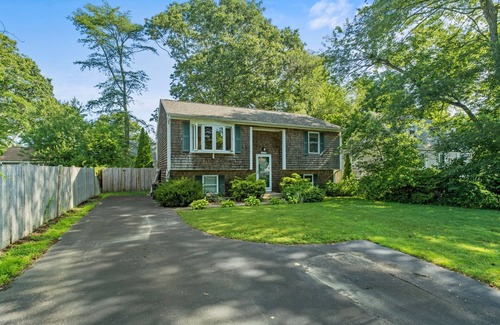 Narragansett House | Charming Coastal Retreat – Beautiful 4-Bedroom Home Near Narragansett Beach