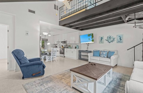 Sanibel Cottage | Charming Coastal Retreat at Sanibel Shores-Walk to the Beach