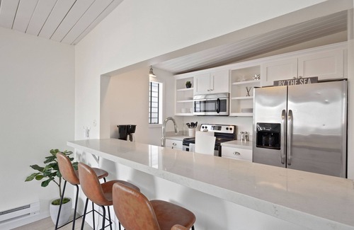 West Newport Cottage | Charming Coastal Cottage - Off Street, Back Upstairs Unit!