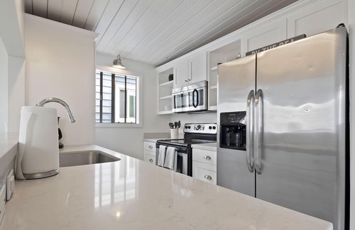 West Newport Cottage | Charming Coastal Cottage - Off Street, Back Upstairs Unit!