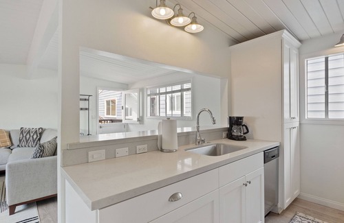 West Newport Cottage | Charming Coastal Cottage - Off Street, Back Upstairs Unit!