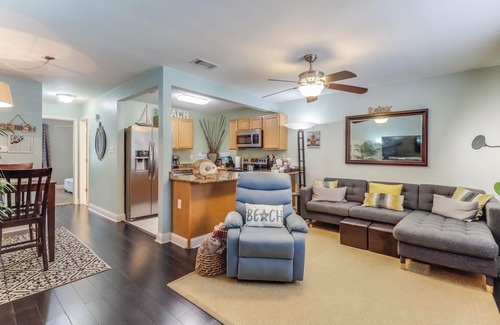 Biloxi Condo | Charming Condo across from Beach, Boardwalk, Shops and Restaurants.