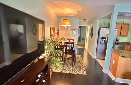 Biloxi Condo | Charming Condo across from Beach, Boardwalk, Shops and Restaurants.