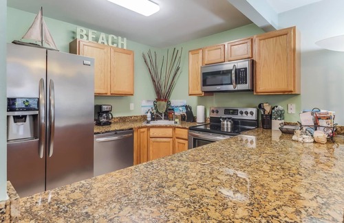 Biloxi Condo | Charming Condo across from Beach, Boardwalk, Shops and Restaurants.
