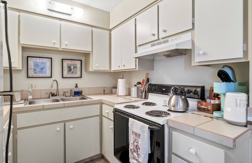 Collins Condo | Charming Condo in Downtown Wickenburg - Walk to Events, Shopping and Dining