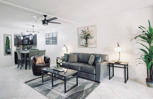 South Scottsdale Condo | Charming Condo in Scottsdale, AZ. 2bd en-suites. Pool/Hot tub