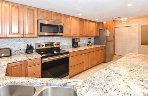 Holiday Isle Condo | Charming condo w/private balcony at a cozy, quiet resort!