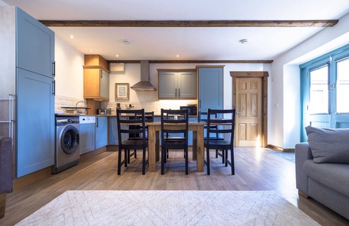 Falmouth Cottage | Charming Cornish cottage with private hot tub/shared pool, nr Falmouth