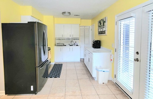 Savannah Cottage | Charming Cottage Close to Beach & City