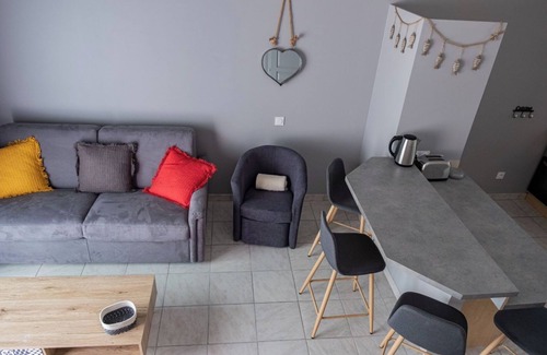 Eygalieres Other | Charming cottage 2/4 people in a quiet area with outdoor swimming pool and spa