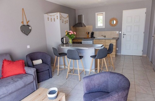 Eygalieres Other | Charming cottage 2/4 people in a quiet area with outdoor swimming pool and spa