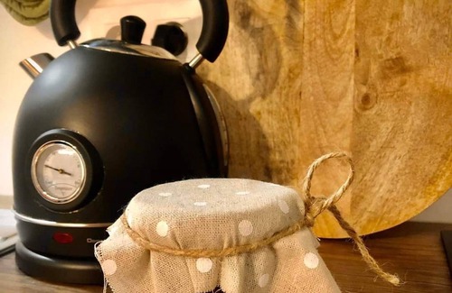 Sallertaine Cottage | Charming Cottage Amidst Nature with Wellness Services and Private Garden in Sallertaine