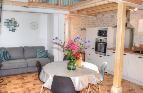 Joue-les-Tours Cottage | Charming Cottage in Orchard with Modern Amenities & Scenic Views