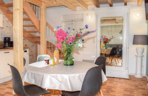 Joue-les-Tours Cottage | Charming Cottage in Orchard with Modern Amenities & Scenic Views