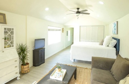 Riviera - Westchester Cottage | Charming Cottage - Historic Downtown Bakersfield