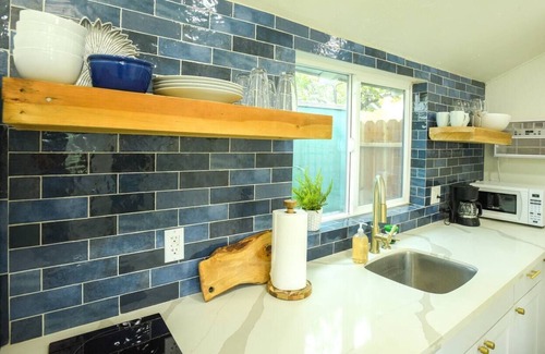 Riviera - Westchester Cottage | Charming Cottage - Historic Downtown Bakersfield