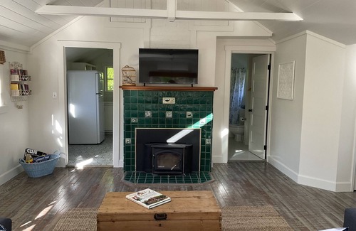 Eastsound Cottage | Charming Cottage hidden in town!