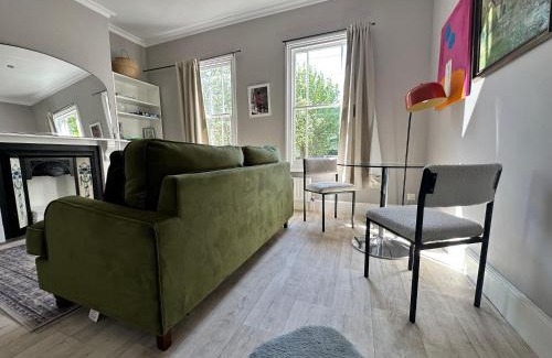 Shaftesbury Apartment | Charming cottage home in Battersea