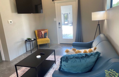 Mount Vernon Cottage | Charming cottage in downtown Mount Vernon!