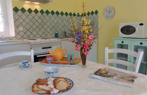 Lentigny Cottage | Charming cottage in Lentigny with private garden