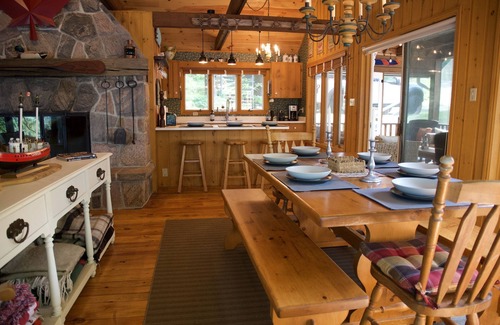 Seguin Cottage | Charming Cottage In Muskoka, on Lake Joe, Minutes from Golf & Winter Activities