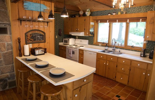 Seguin Cottage | Charming Cottage In Muskoka, on Lake Joe, Minutes from Golf & Winter Activities