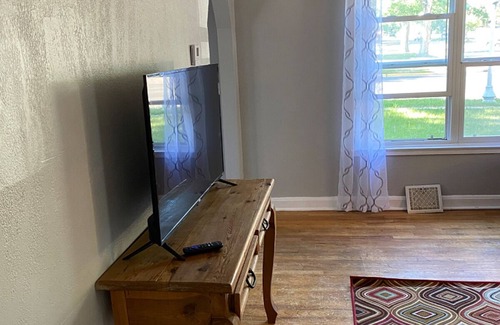 Central - Terry Cottage | Charming cottage in pleasant Billings with AC, WiFi